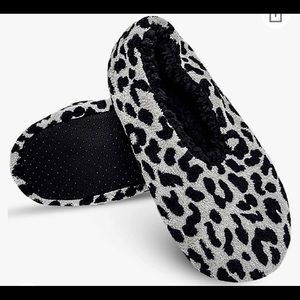 New never worn Isaac Mizrahi Slippers